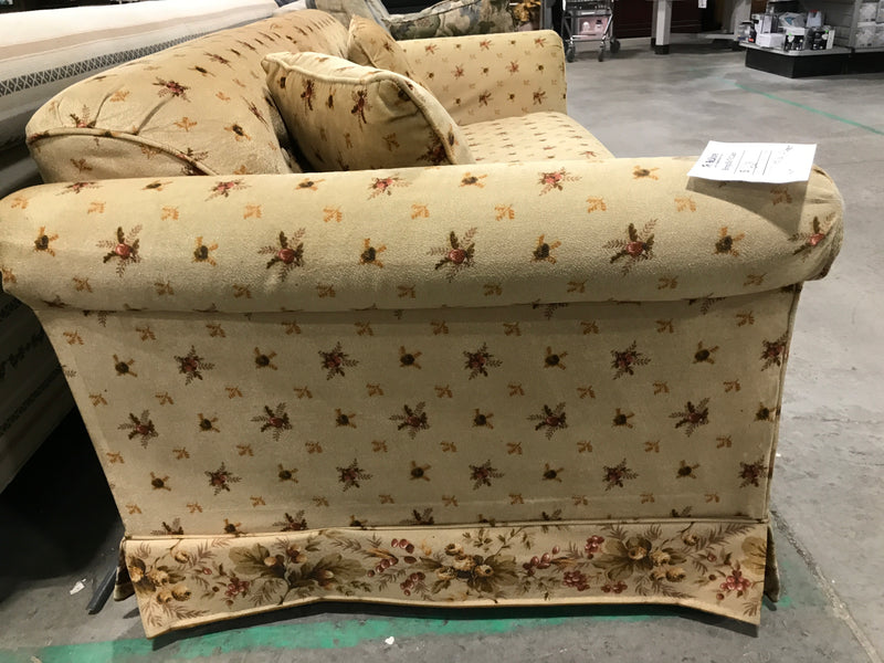 Vintage Floral Button Tufted Sofa — Beige/Cream