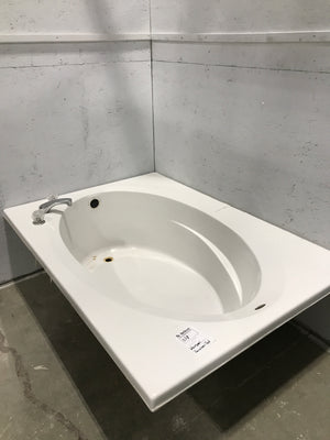 White Whirlpool Jacuzzi Bathtub
