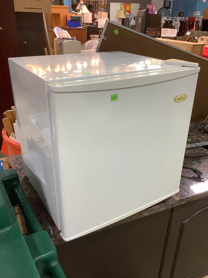 Salton Mini Fridge