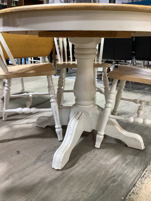 Traditional Round Farmhouse Dining Table with 4 Chairs