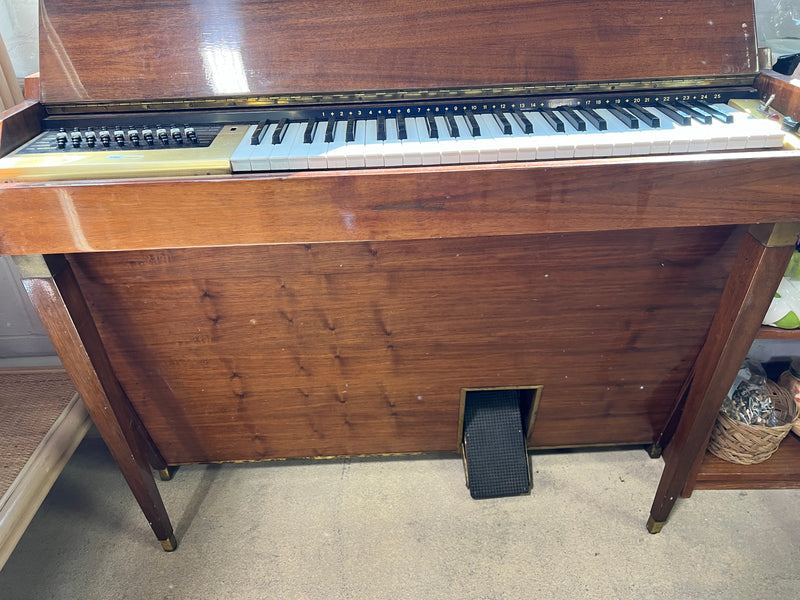 Vintage Electric Chord Organ – Mid-Century Console Piano