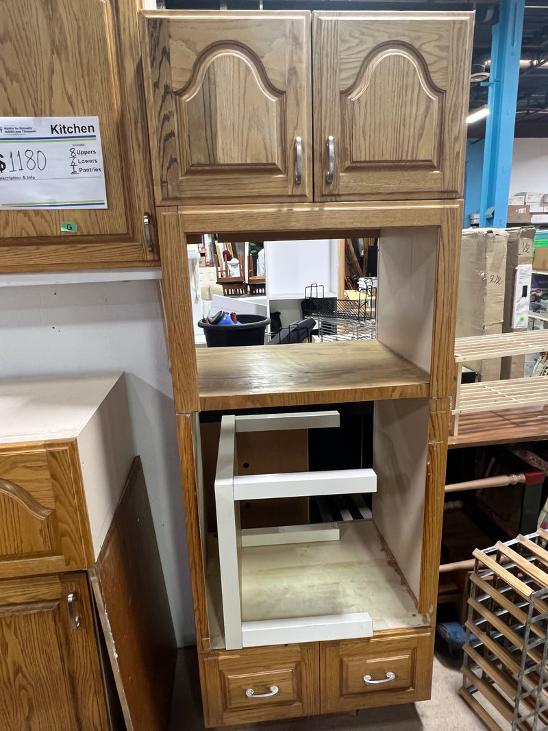 Traditional Oak Finish Kitchen Set