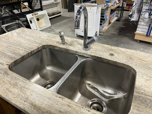 Honey Brown Kitchen w/ Granite Countertops