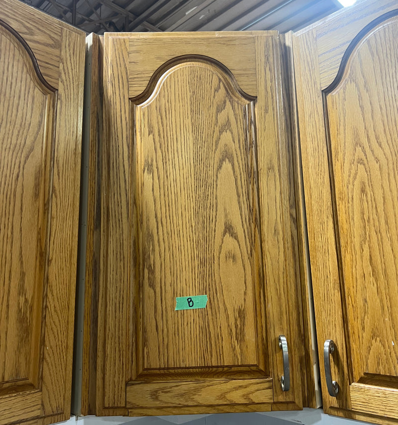 Traditional Oak Finish Kitchen Set