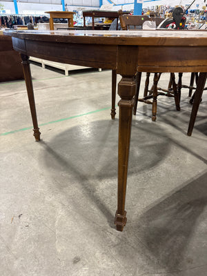 Traditional Style Oval Dining Table