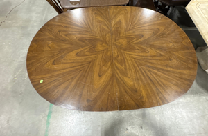 Traditional Style Oval Dining Table