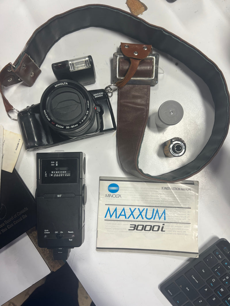 Minolta MAXXUM 3000i Camera