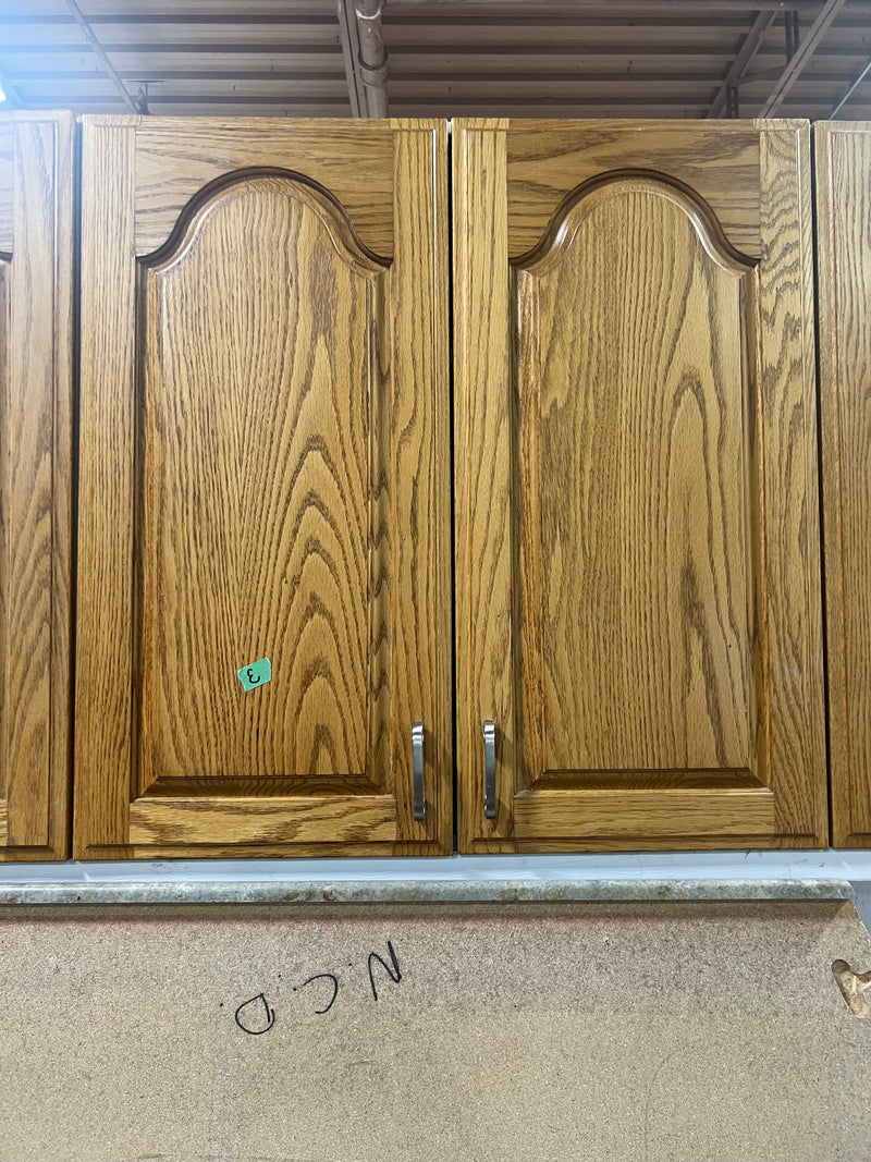 Traditional Oak Finish Kitchen Set