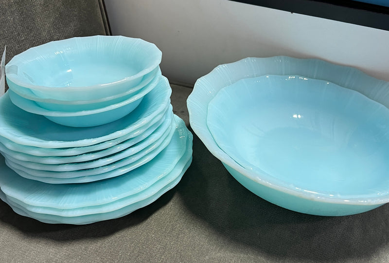 Vintage Canadian Pyrex Robin Egg Blue King’s Crown / Pie Crust Dinnerware Set – 19 Pieces