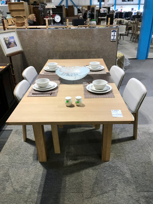 Extendable Oak Finish Dining Table With 4 Chairs