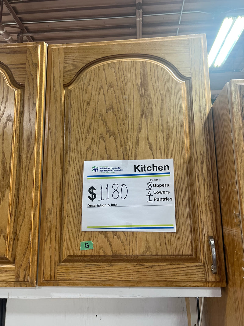 Traditional Oak Finish Kitchen Set