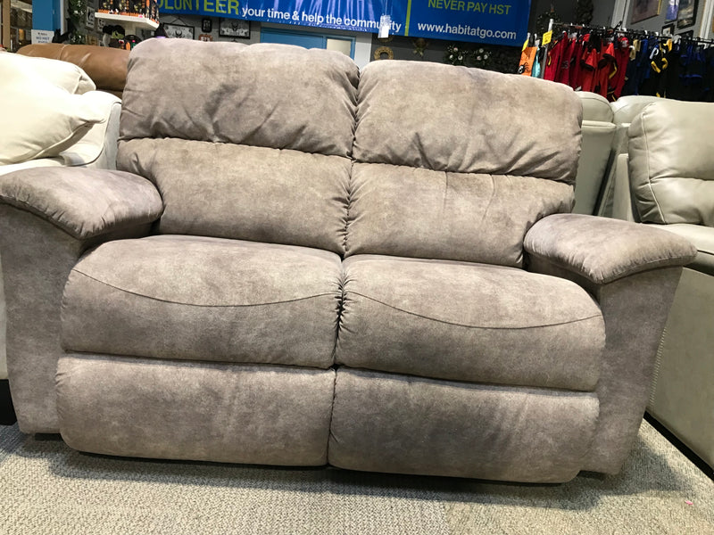 La-Z-Boy Reclining Love Seat