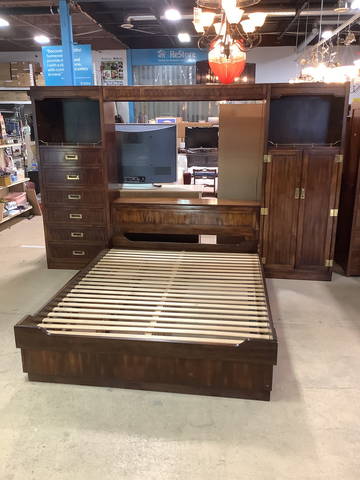 Kaufman of Collingwood Bed Set