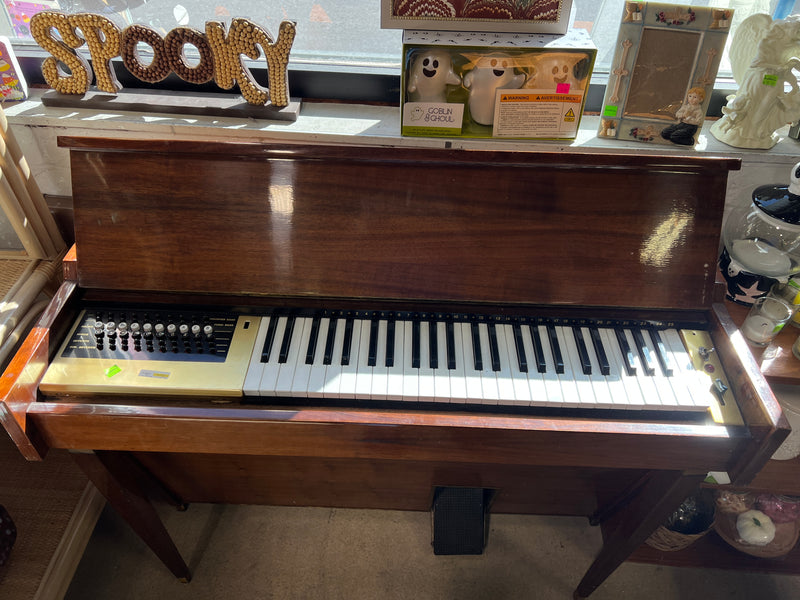 Vintage Electric Chord Organ – Mid-Century Console Piano