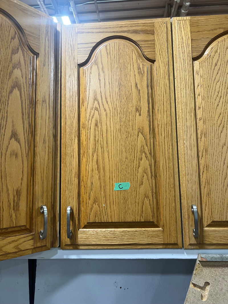 Traditional Oak Finish Kitchen Set
