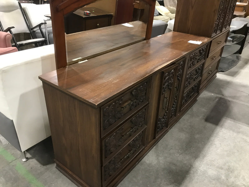 Vintage Oak Long Dresser With 9 Drawers & Large Mirror