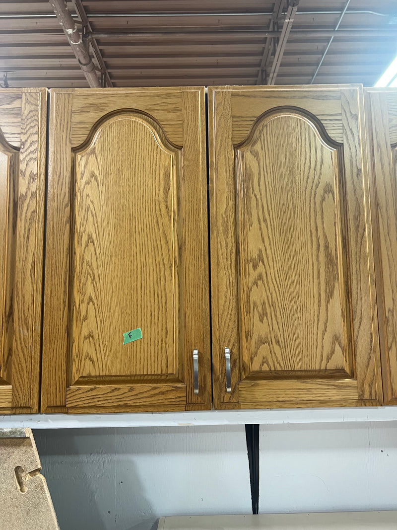 Traditional Oak Finish Kitchen Set