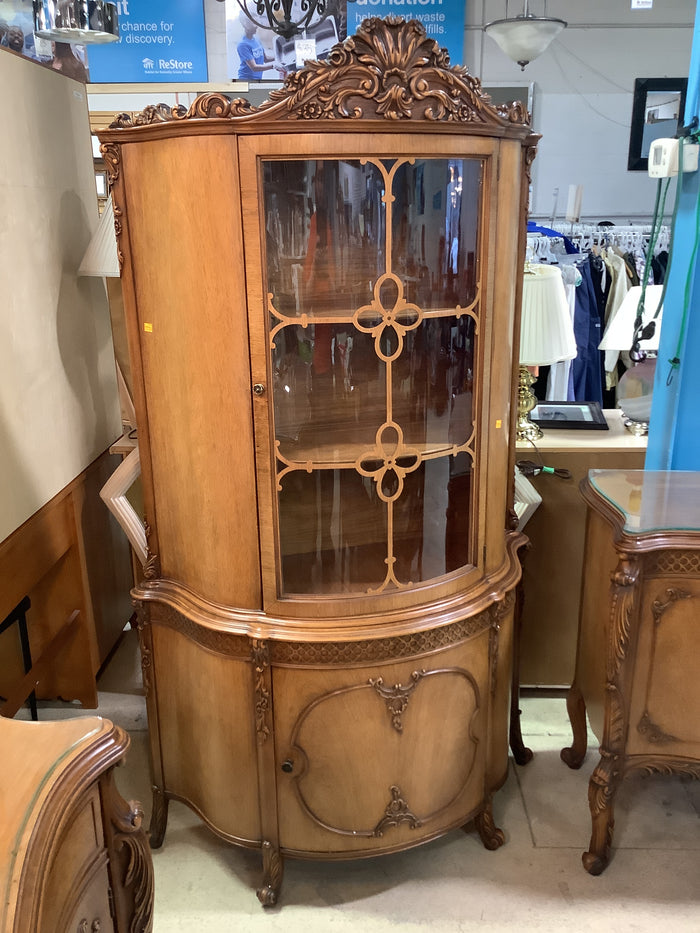 Vintage Louis XV Hutch