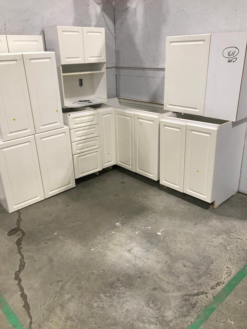 Classic White Raised Panel Kitchen Set (Missing hardware)