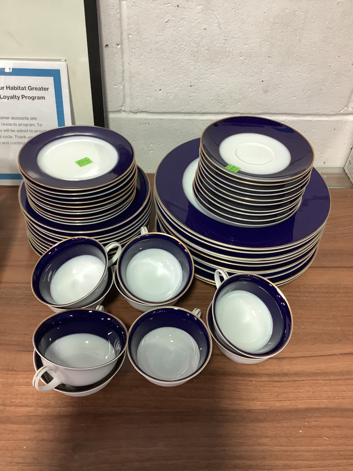 Classic Rose Rosenthal Group Dinnerware Collection