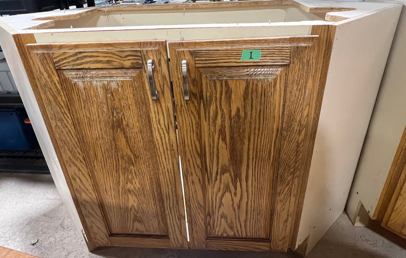 Traditional Oak Finish Kitchen Set