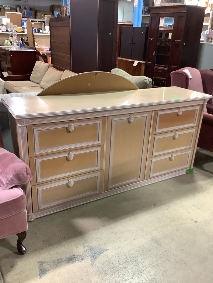 Clamshell Bedroom Vanity