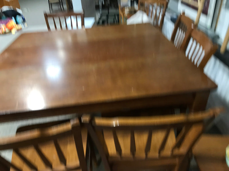 Brown Sleek Dinner Table with Chairs
