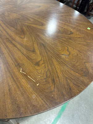 Traditional Style Oval Dining Table