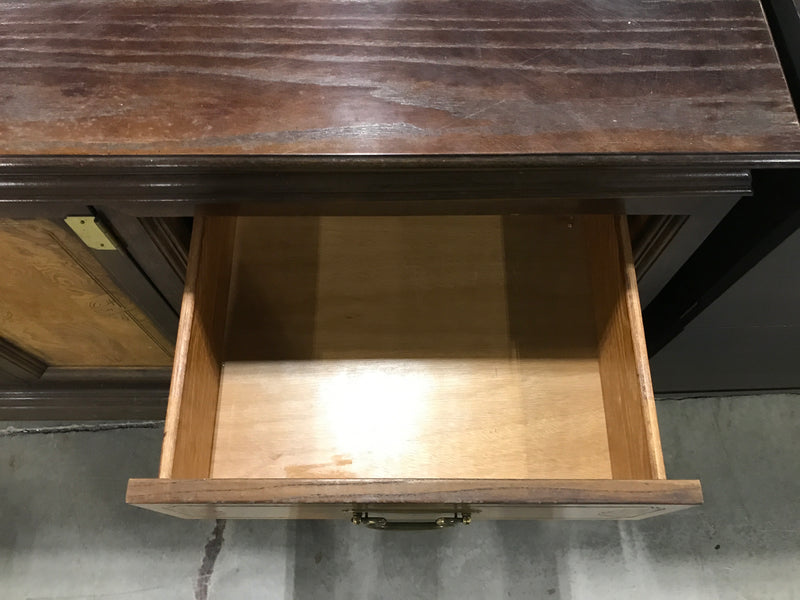 Vintage Wooden Dresser With Patterns & 9 Drawers