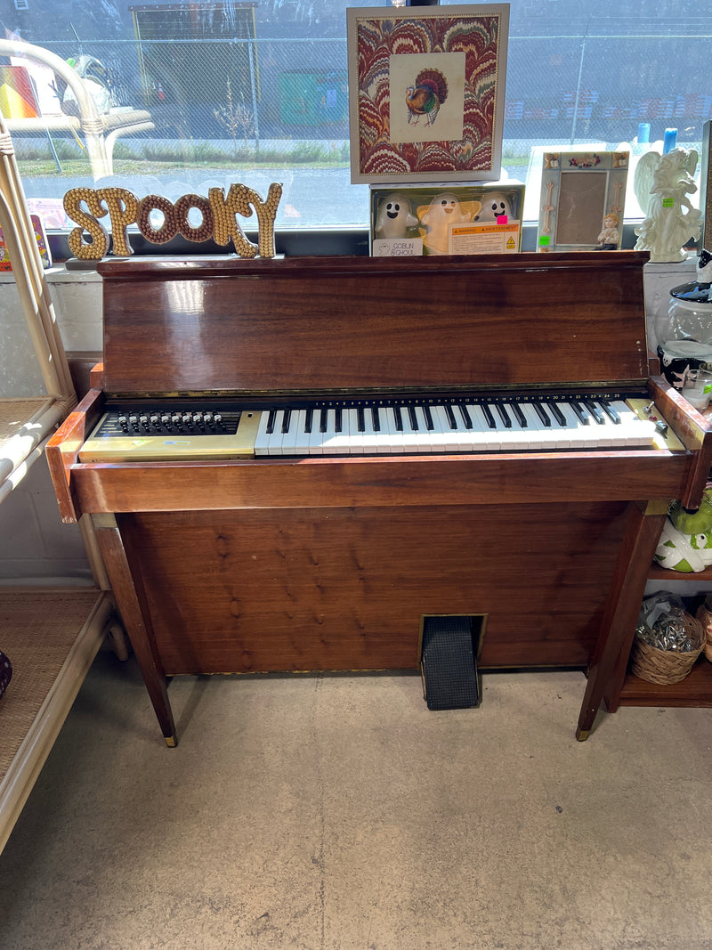 Vintage Electric Chord Organ – Mid-Century Console Piano