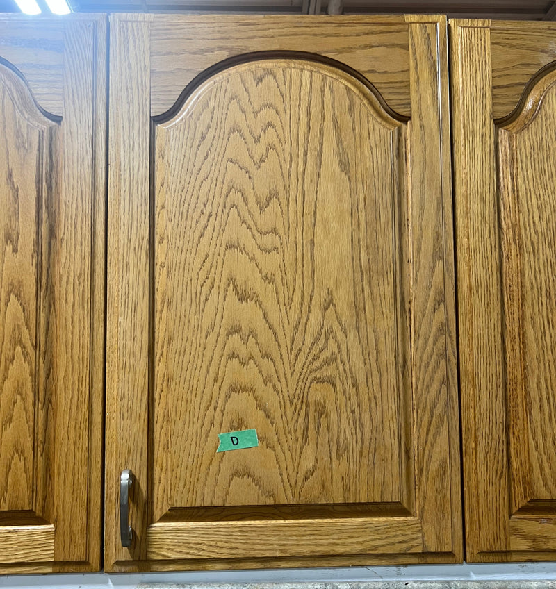Traditional Oak Finish Kitchen Set
