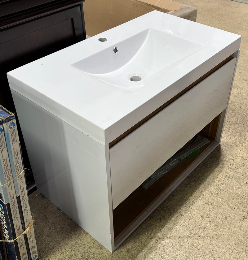 Two-Tone Floating Aiga Vanity 32”
