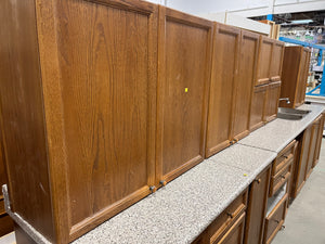 Wooden Kitchen with Multicoloured Countertop