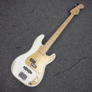 Fender Deluxe Series Precision Bass Special