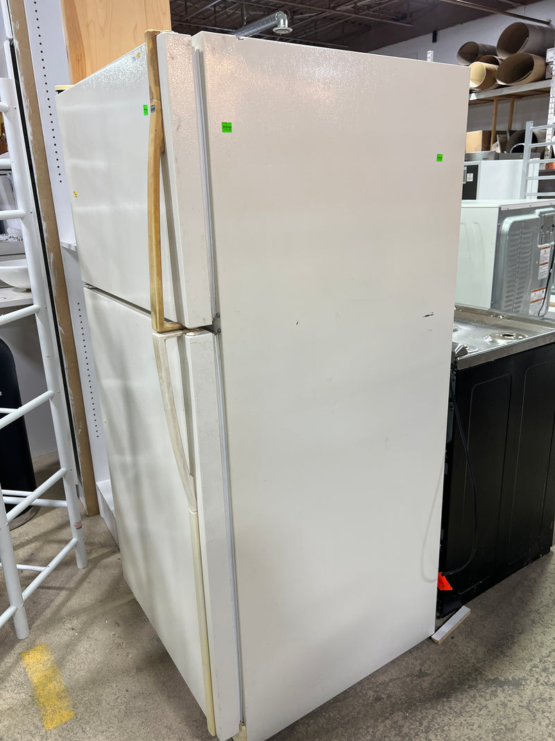 Kenmore Top-Freezer Refrigerator – White (Model 596.69894001)