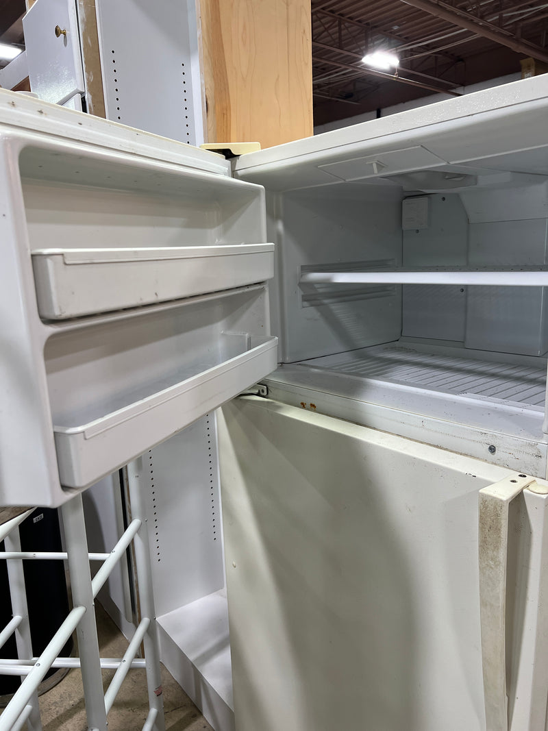 Kenmore Top-Freezer Refrigerator – White (Model 596.69894001)