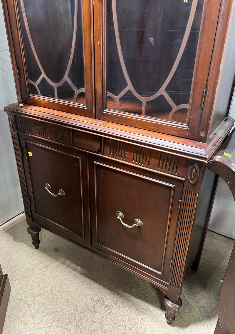 Vintage Bernhardt Mahogany Duncan Phyfe China Cabinet