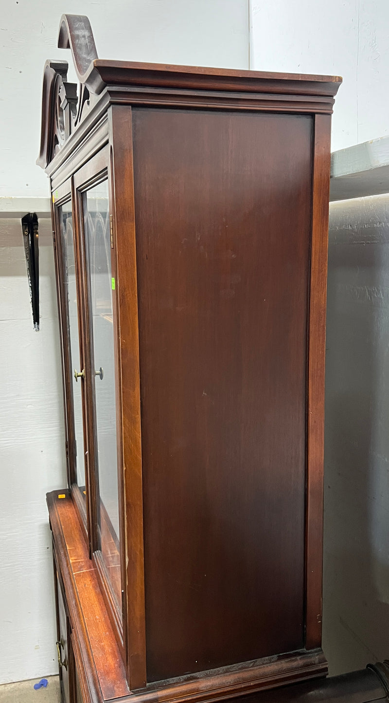 Vintage Bernhardt Mahogany Duncan Phyfe China Cabinet