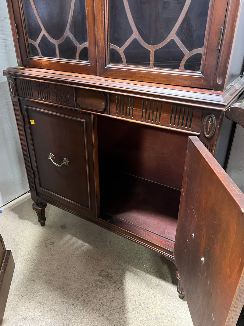 Vintage Bernhardt Mahogany Duncan Phyfe China Cabinet