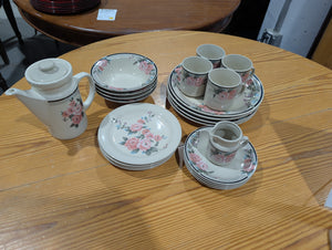 22-Piece China Dinnerware Set