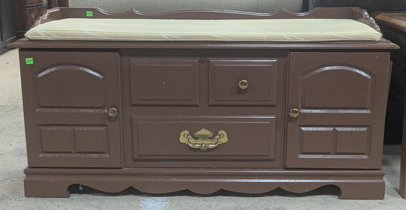 Huppe Wooden Storage Bench