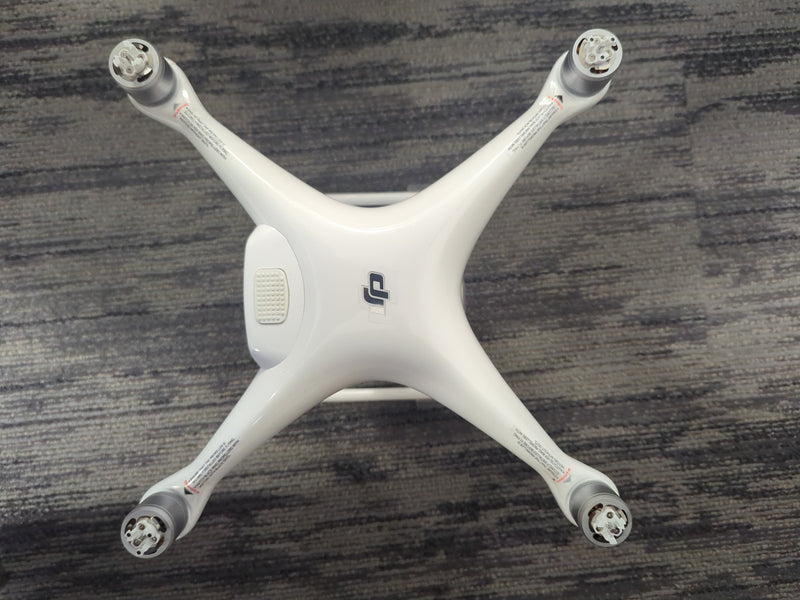 DJI PHANTOM 4 Excellent Condition (Dead Drone Battery - Costs $110 in Amazon)