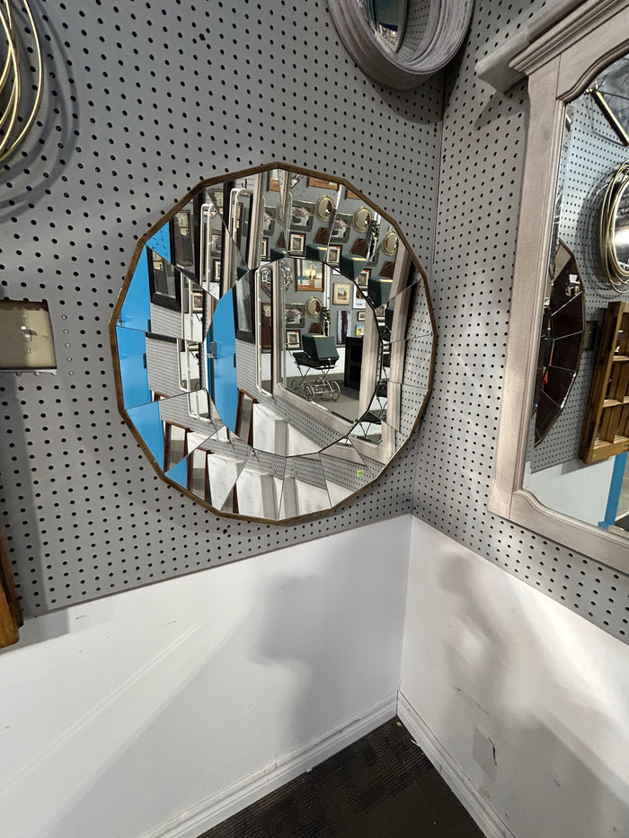 Round Geometric Mirror