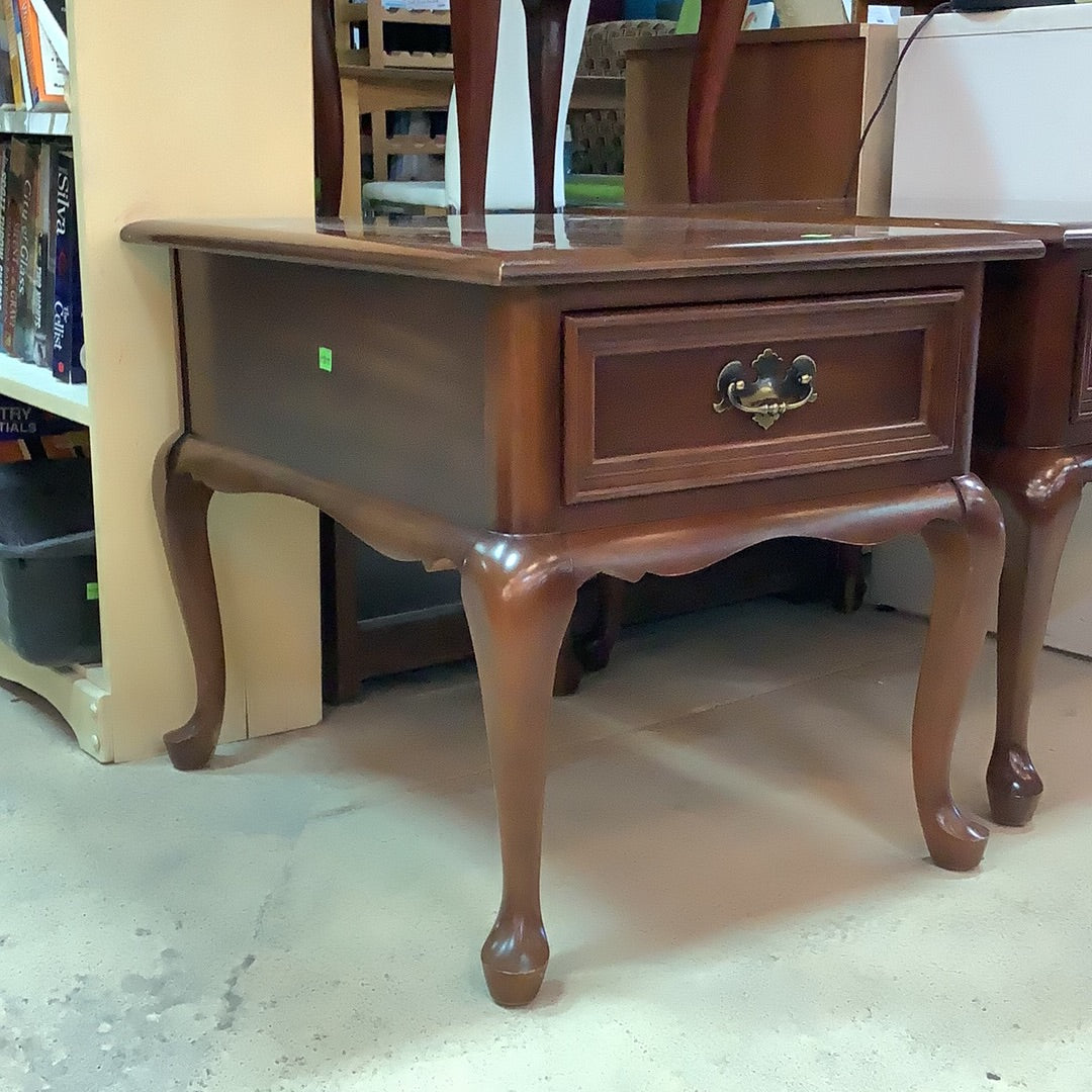 Gibbard Side Table – Habitat for Humanity Greater Ottawa ReStore