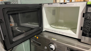 Panasonic Genius Mid-Size Microwave Oven in Stainless Steel