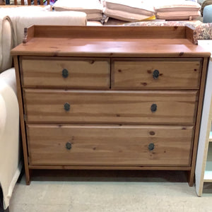 Minimalist Wood Bedroom Vanity