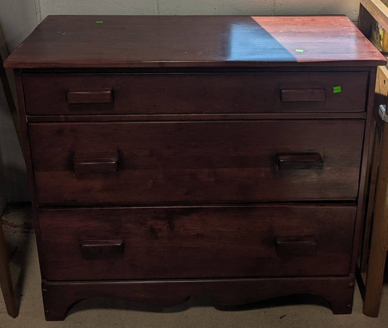Traditional 3-Drawer Dresser