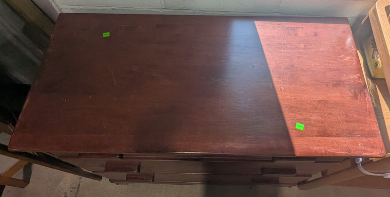 Traditional 3-Drawer Dresser