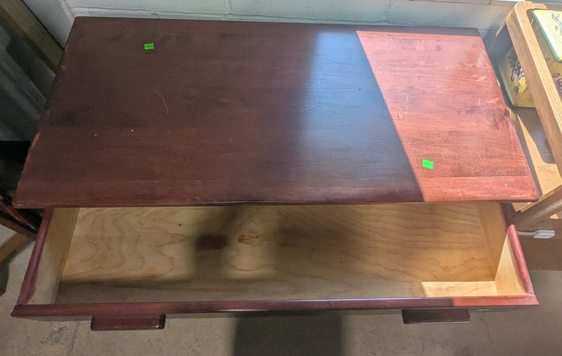 Traditional 3-Drawer Dresser