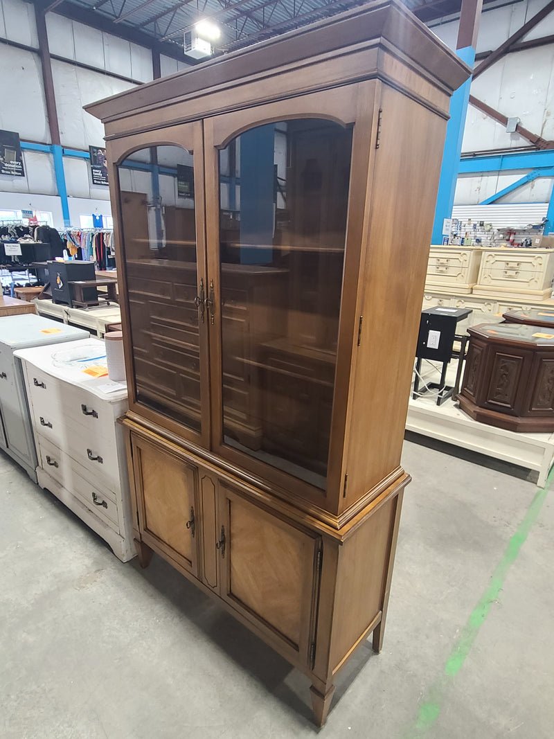 Traditional Vintage Two-Piece Wooden China Cabinet & Display Hutch